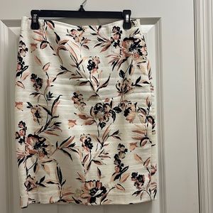 White House Black Market peach floral skirt Size 2